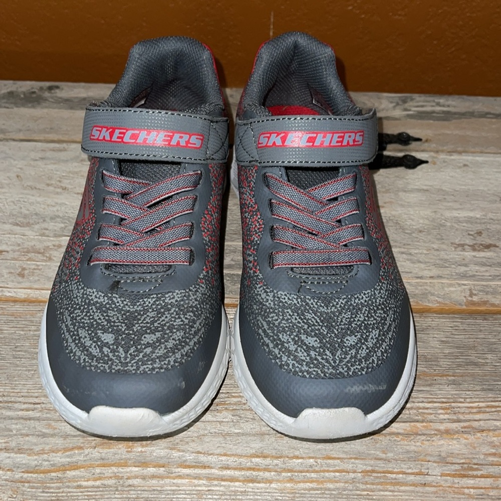 Skechers size 13.5 little boy’s sneakers - Picture 8 of 13